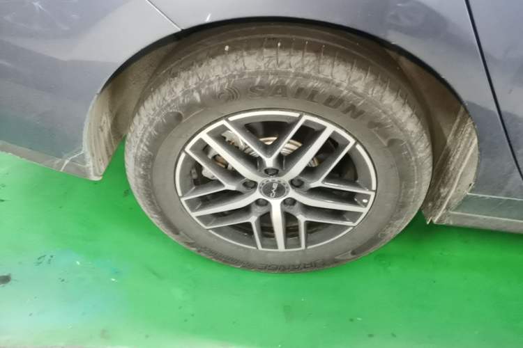 Used BYD Seal 05 DM-i 2025 DM-i Intelligent Drive 120KM Flagship Model Right Rear Wheel Hub