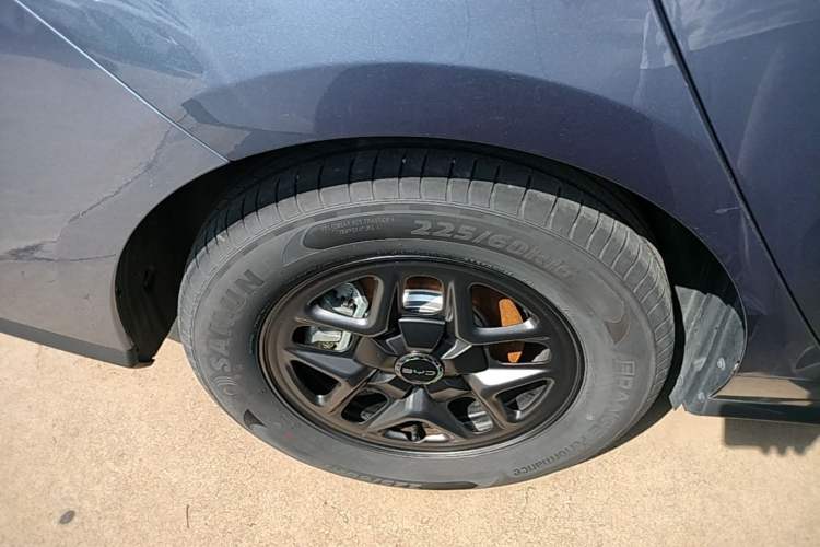 Used BYD Seal 05 DM-i 2025 DM-i Smart Drive 55KM Luxury Model Right Rear Wheel Hub