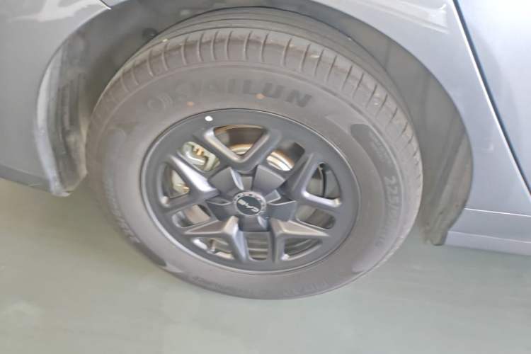 Used BYD Seal 05 DM-i 2025 DM-i Smart Drive 55KM Luxury Model Right Rear Wheel Hub