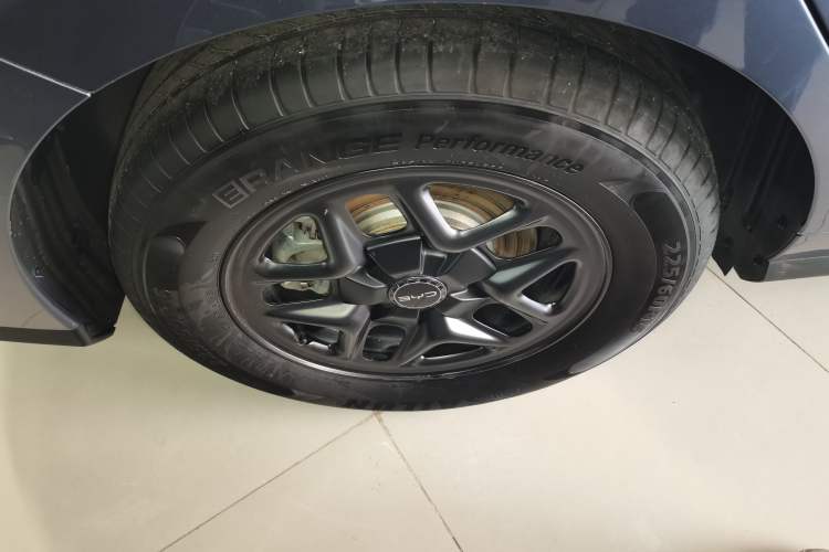 Used BYD Seal 05 DM-i 2025 DM-i Smart Drive 55KM Luxury Model Right Rear Wheel Hub