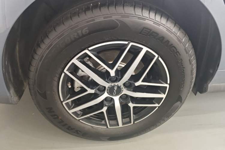 Used BYD Seal 05 DM-i 2025 DM-i Intelligent Drive 120KM Flagship Model Right Rear Wheel Hub