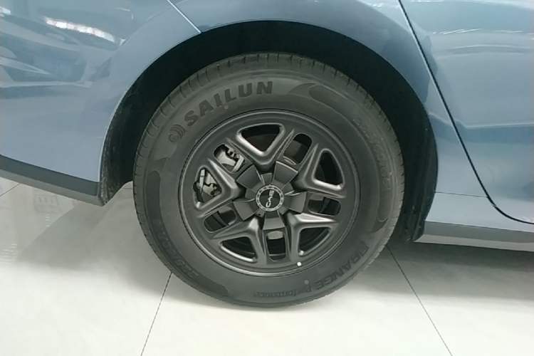 Used BYD Seal 05 DM-i 2025 DM-i Smart Drive 55KM Luxury Model Right Rear Wheel Hub
