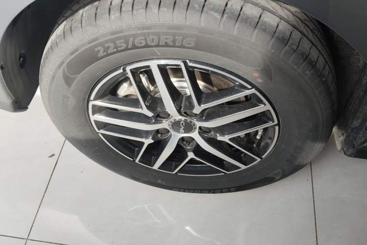Used BYD Seal 05 DM-i 2025 DM-i Intelligent Drive 120KM Flagship Model Right Rear Wheel Hub
