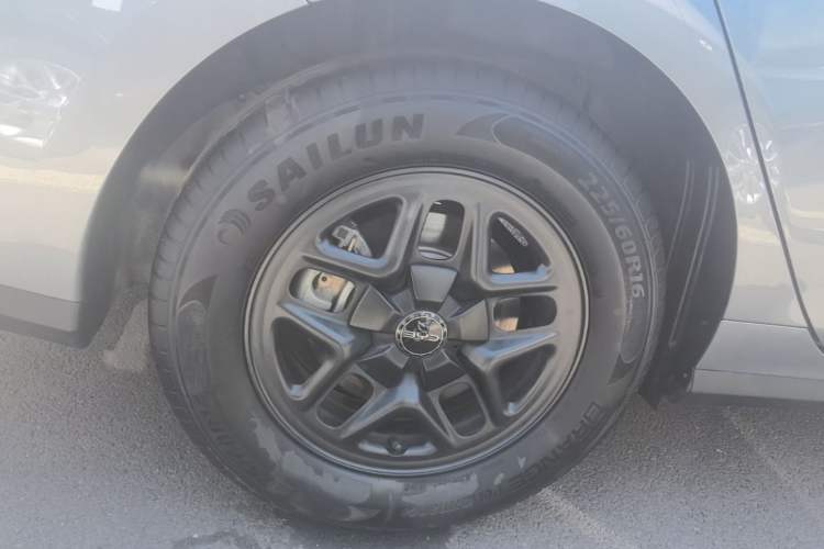Used BYD Seal 05 DM-i 2025 DM-i Smart Drive 55KM Luxury Model Right Rear Wheel Hub