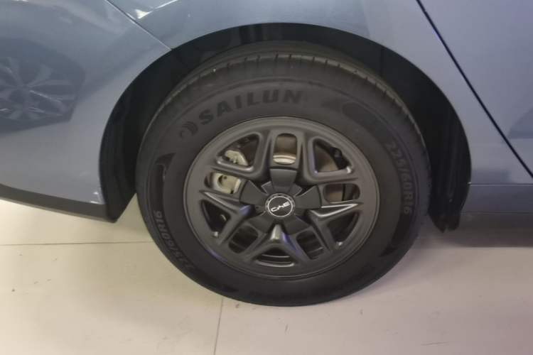 Used BYD Seal 05 DM-i 2025 DM-i Smart Drive 55KM Luxury Model Right Rear Wheel Hub