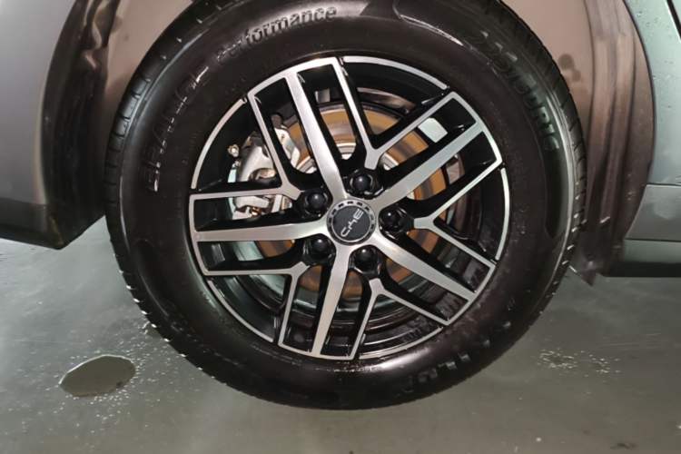 Used BYD Seal 05 DM-i 2025 DM-i Intelligent Drive 120KM Flagship Model Right Rear Wheel Hub