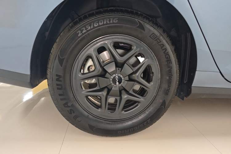 Used BYD Seal 05 DM-i 2025 DM-i Smart Drive 55KM Luxury Model Right Rear Wheel Hub