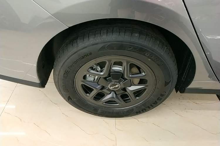 Used BYD Seal 05 DM-i 2025 DM-i Smart Drive 55KM Luxury Model Right Rear Wheel Hub