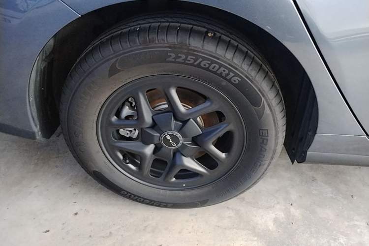 Used BYD Seal 05 DM-i 2025 DM-i Smart Drive 55KM Luxury Model Right Rear Wheel Hub