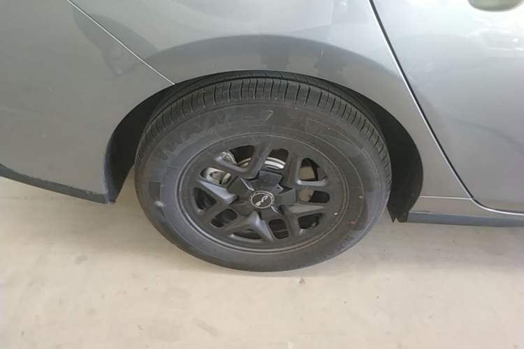 Used BYD Seal 05 DM-i 2025 DM-i Smart Drive 55KM Luxury Model Right Rear Wheel Hub