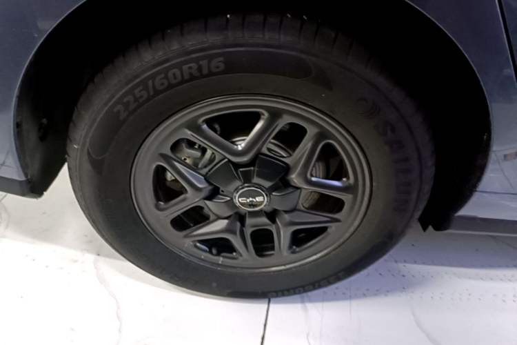 Used BYD Seal 05 DM-i 2025 DM-i Smart Drive 55KM Luxury Model Right Rear Wheel Hub