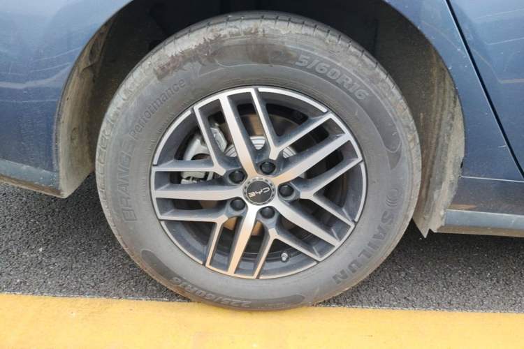 Used BYD Seal 05 DM-i 2025 DM-i Intelligent Drive 120KM Flagship Model Right Rear Wheel Hub