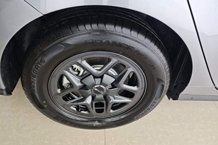 Used BYD Seal 05 DM-i 2025 DM-i Smart Drive 55KM Luxury Model Right Rear Wheel Hub