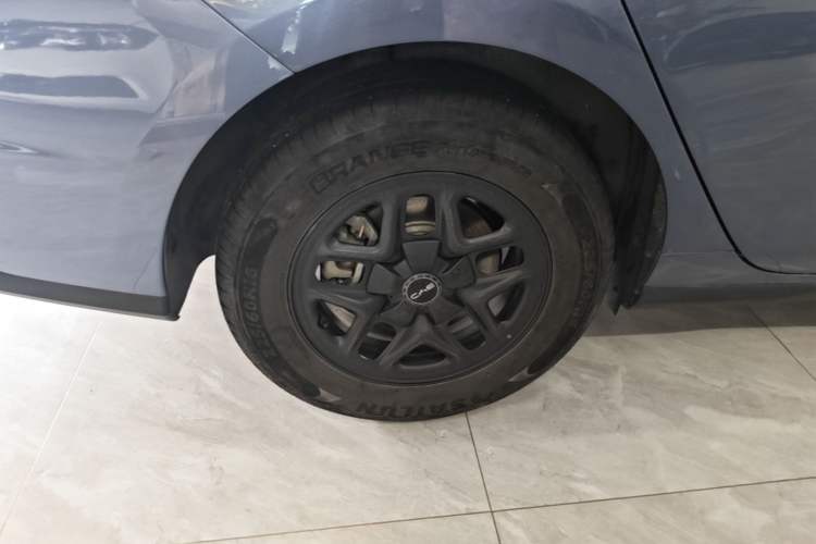 Used BYD Seal 05 DM-i 2025 DM-i Smart Drive 55KM Luxury Model Right Rear Wheel Hub