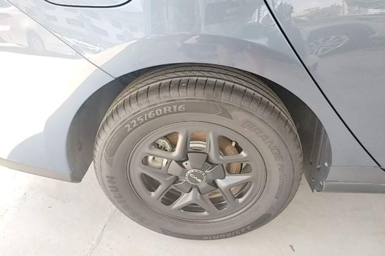 Used BYD Seal 05 DM-i 2025 DM-i Smart Drive 55KM Luxury Model Right Rear Wheel Hub