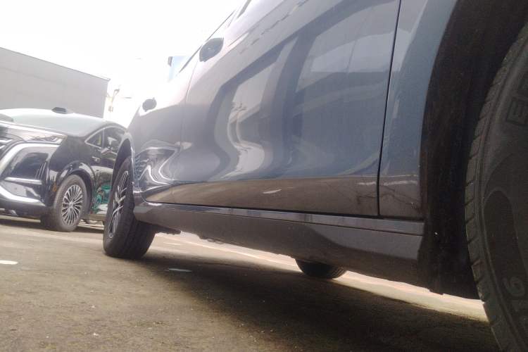 Used BYD Seal 05 DM-i 2025 DM-i Intelligent Drive 120KM Flagship Model Right Side Sill
