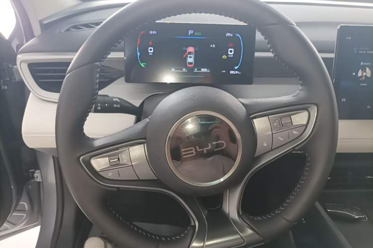 Used BYD Seal 05 DM-i 2025 DM-i Smart Drive 55KM Luxury Model Steering Wheel
