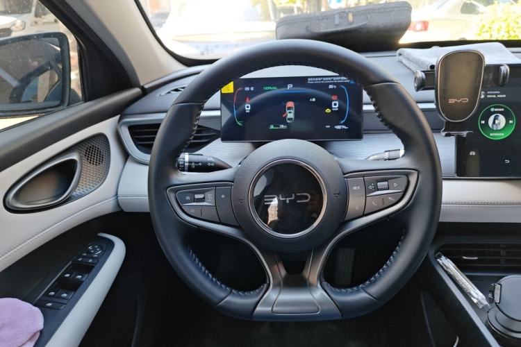 Used BYD Seal 05 DM-i 2025 DM-i Smart Drive 55KM Luxury Model Steering Wheel