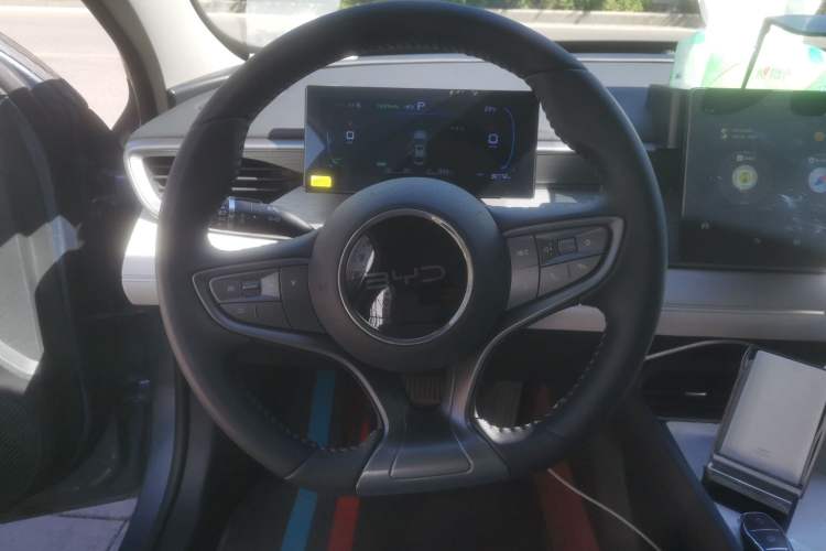 Used BYD Seal 05 DM-i 2025 DM-i Smart Drive 55KM Luxury Model Steering Wheel