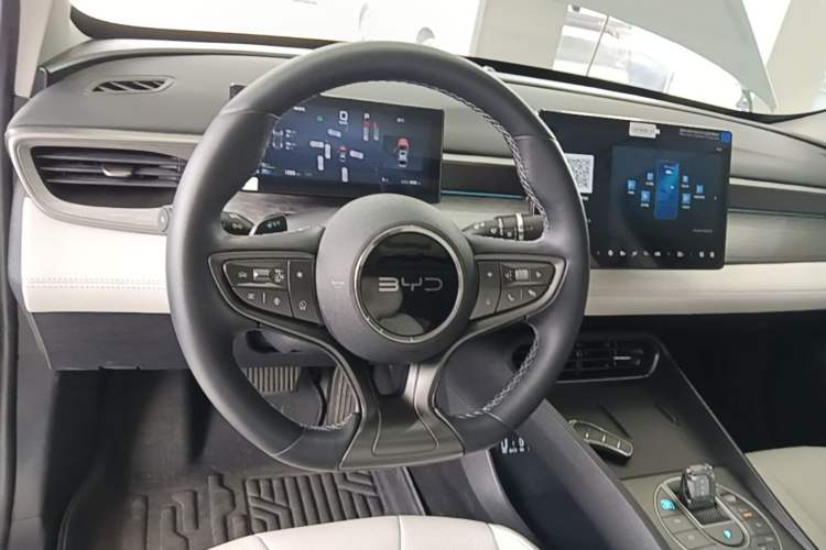 Used BYD Seal 05 DM-i 2025 DM-i Intelligent Drive 120KM Flagship Model Steering Wheel