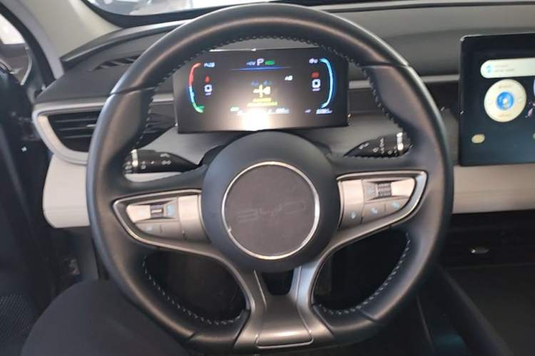 Used BYD Seal 05 DM-i 2025 DM-i Smart Drive 55KM Luxury Model Steering Wheel