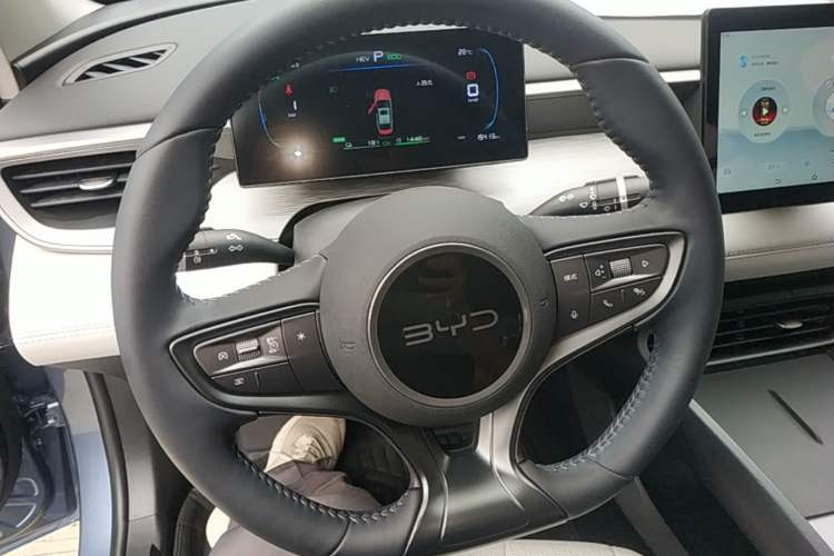Used BYD Seal 05 DM-i 2025 DM-i Smart Drive 55KM Luxury Model Steering Wheel