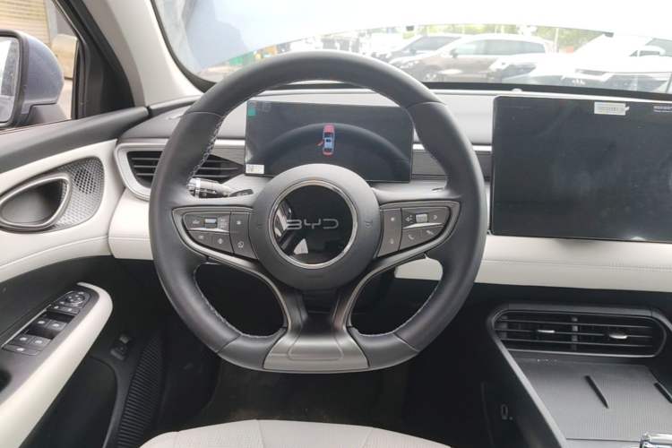 Used BYD Seal 05 DM-i 2025 DM-i Intelligent Drive 120KM Flagship Model Steering Wheel