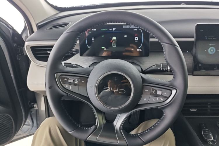 Used BYD Seal 05 DM-i 2025 DM-i Smart Drive 55KM Luxury Model Steering Wheel