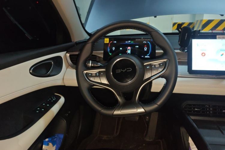 Used BYD Seal 05 DM-i 2025 DM-i Smart Drive 55KM Luxury Model Steering Wheel