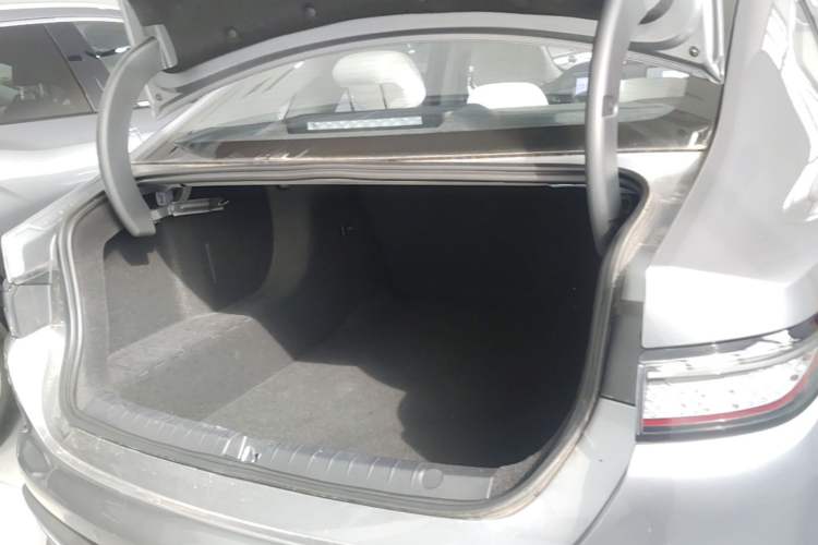 Used BYD Seal 05 DM-i 2025 DM-i Intelligent Drive 120KM Flagship Model Trunk