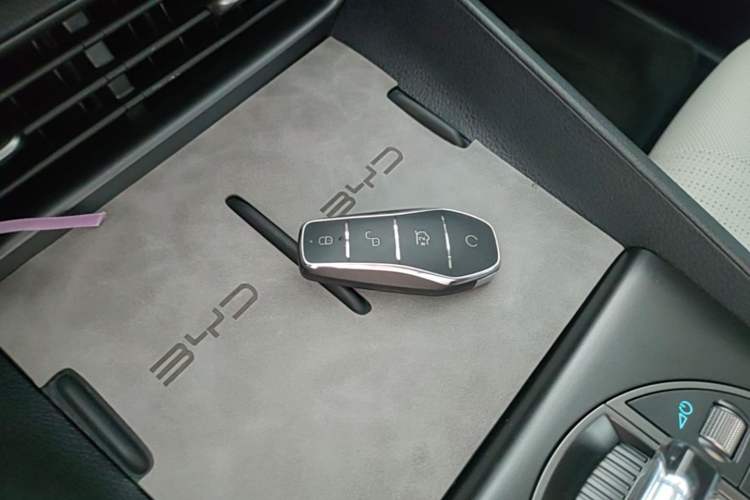 Used BYD Seal 05 DM-i 2025 DM-i Smart Drive 55KM Luxury Model Vehicle Key