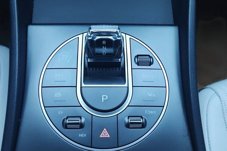 Used BYD Seal 05 DM-i 2025 DM-i Smart Drive 55KM Luxury Model Audio And AC Panel