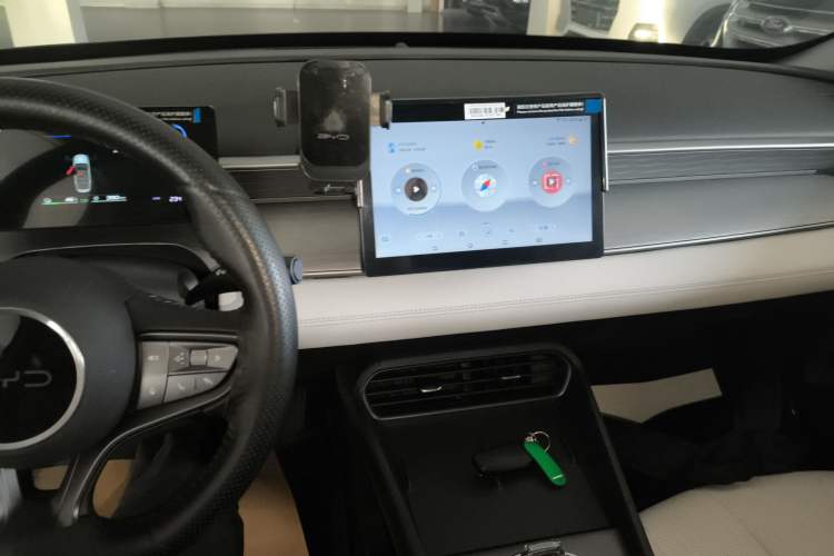 Used BYD Seal 05 DM-i 2025 DM-i Smart Drive 55KM Luxury Model Audio And AC Panel