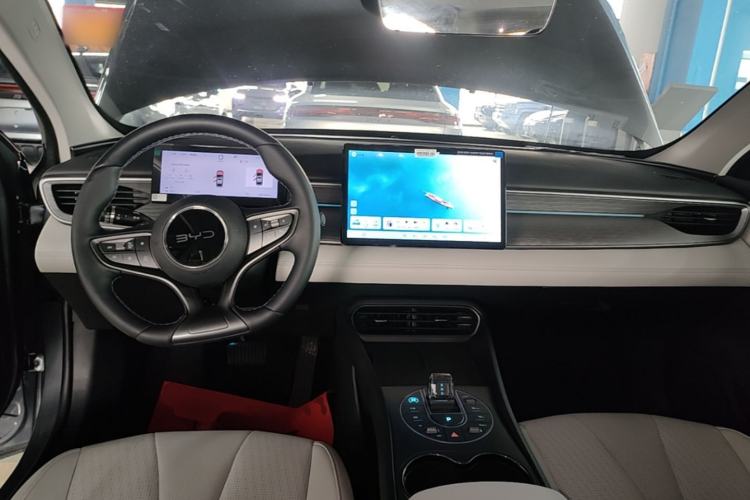 Used BYD Seal 05 DM-i 2025 DM-i Intelligent Drive 120KM Flagship Model Center Console