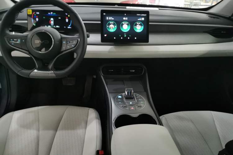Used BYD Seal 05 DM-i 2025 DM-i Smart Drive 55KM Luxury Model Center Console