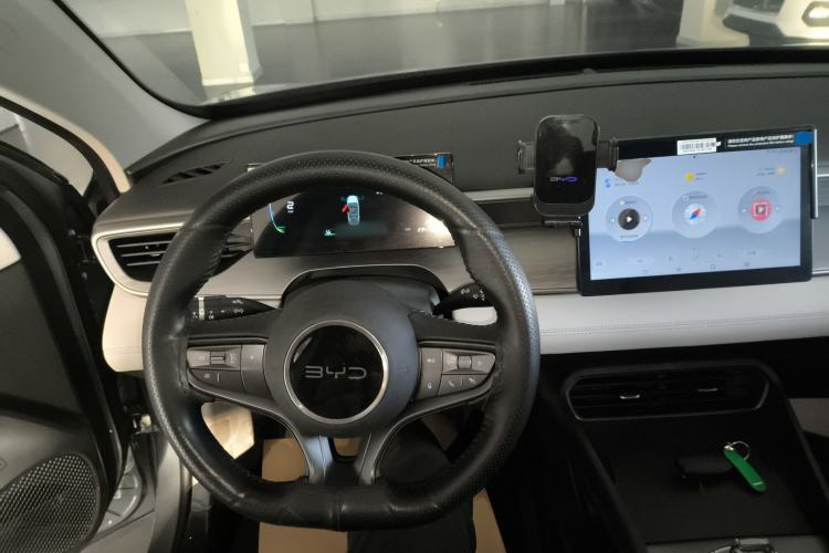 Used BYD Seal 05 DM-i 2025 DM-i Smart Drive 55KM Luxury Model Center Console