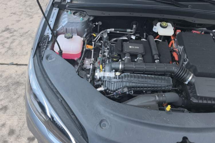 Used BYD Seal 05 DM-i 2025 DM-i Intelligent Drive 120KM Flagship Model Engine Bay Right