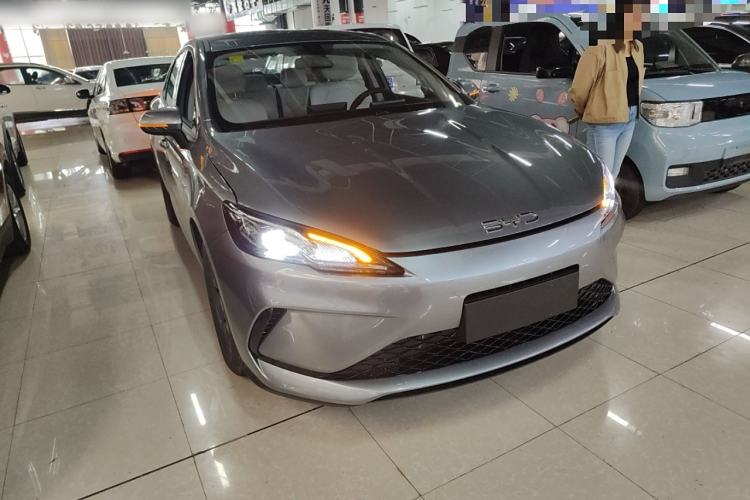 Used BYD Seal 05 DM-i 2025 DM-i Smart Drive 55KM Luxury Model Front Right 45 Deg