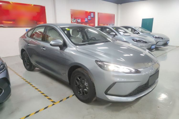 Used BYD Seal 05 DM-i 2025 DM-i Smart Drive 55KM Luxury Model Front Right 45 Deg