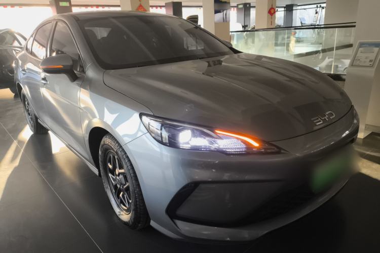 Used BYD Seal 05 DM-i 2025 DM-i Smart Drive 55KM Luxury Model Front Right 45 Deg