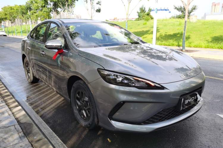 Used BYD Seal 05 DM-i 2025 DM-i Smart Drive 55KM Luxury Model Front Right 45 Deg