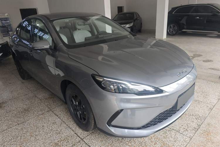 Used BYD Seal 05 DM-i 2025 DM-i Smart Drive 55KM Luxury Model Front Right 45 Deg