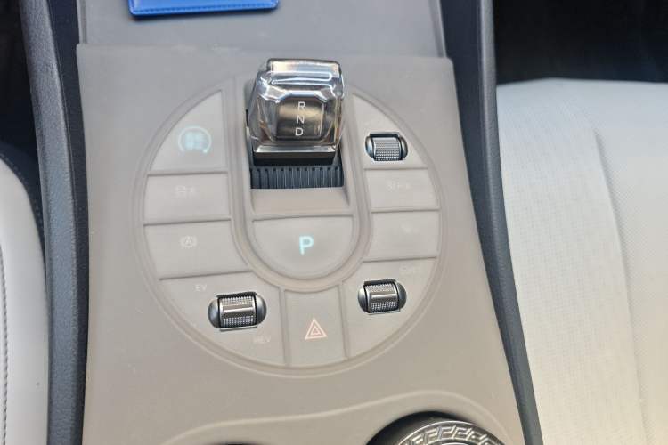 Used BYD Seal 05 DM-i 2025 DM-i Smart Drive 55KM Luxury Model Gear Lever