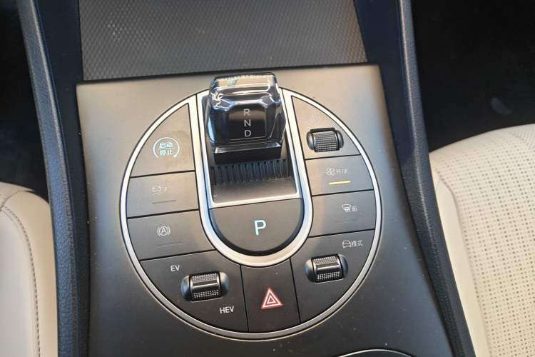 Used BYD Seal 05 DM-i 2025 DM-i Smart Drive 55KM Luxury Model Gear Lever
