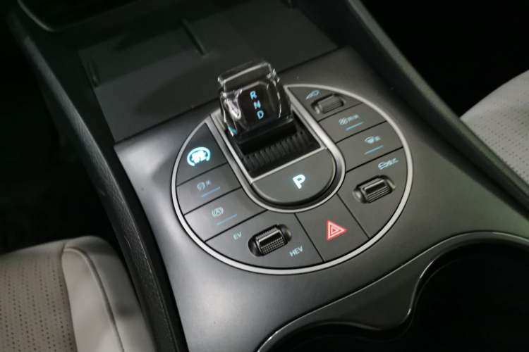 Used BYD Seal 05 DM-i 2025 DM-i Smart Drive 55KM Luxury Model Gear Lever