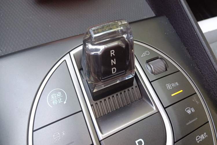Used BYD Seal 05 DM-i 2025 DM-i Smart Drive 55KM Luxury Model Gear Lever