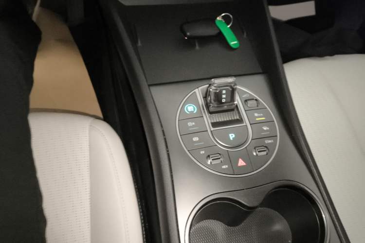 Used BYD Seal 05 DM-i 2025 DM-i Smart Drive 55KM Luxury Model Gear Lever