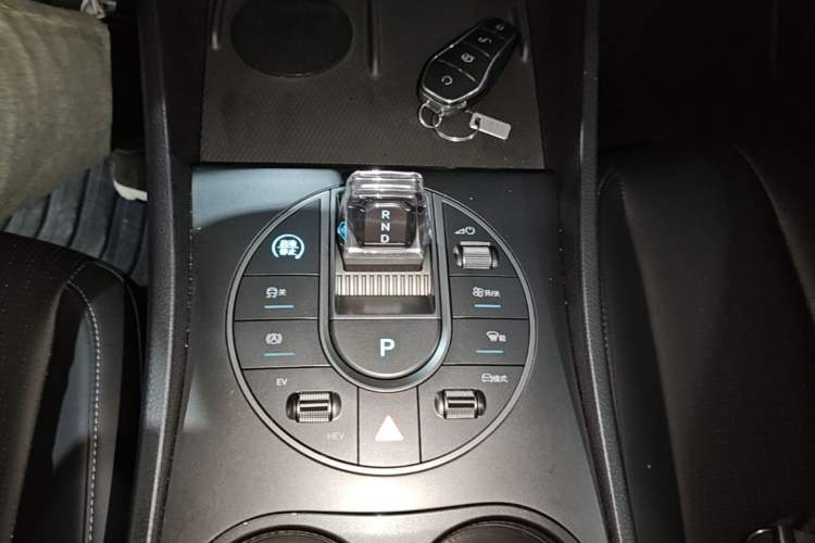 Used BYD Seal 05 DM-i 2025 DM-i Smart Drive 55KM Luxury Model Gear Lever