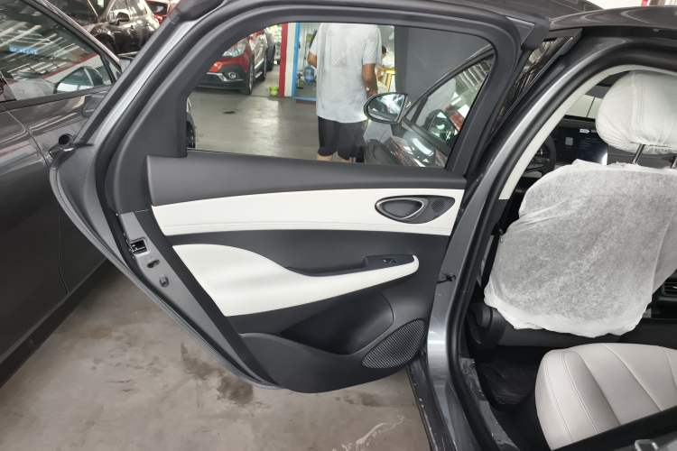 Used BYD Seal 05 DM-i 2025 DM-i Smart Drive 55KM Luxury Model Interior 8
