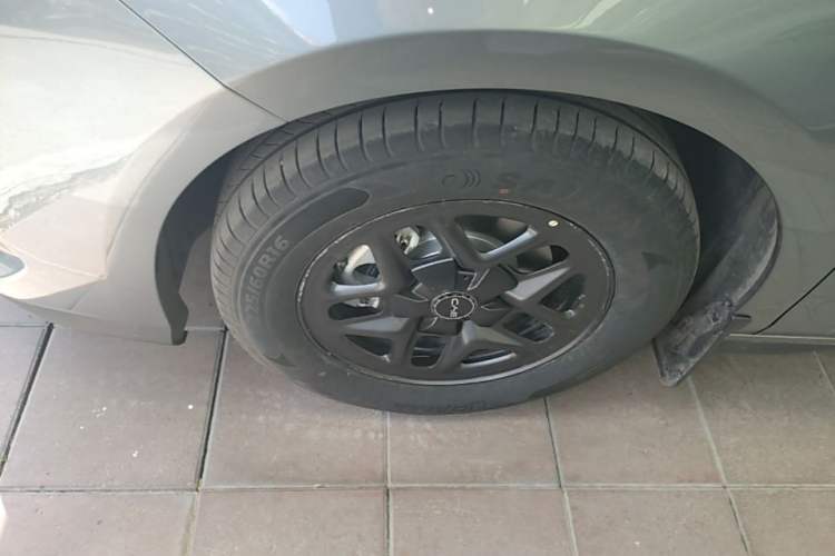 Used BYD Seal 05 DM-i 2025 DM-i Smart Drive 55KM Luxury Model Left Front Wheel Hub
